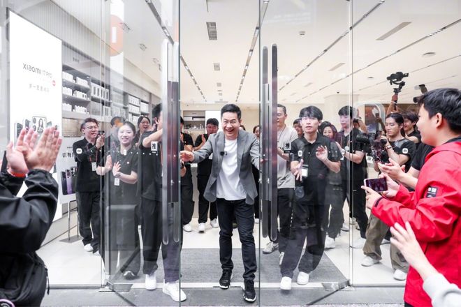 a 研发机器人项目；国内发布「脑机接口标准」 极客早知道CQ9电子网站小米17开售5分钟破国产机销售纪录；Met(图9)